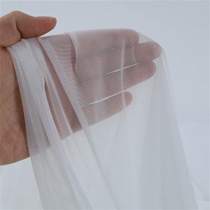 Dzianina siatkowa tiulowa elastyczna, 90% poliamid / 10% elastan, 75 g/m²